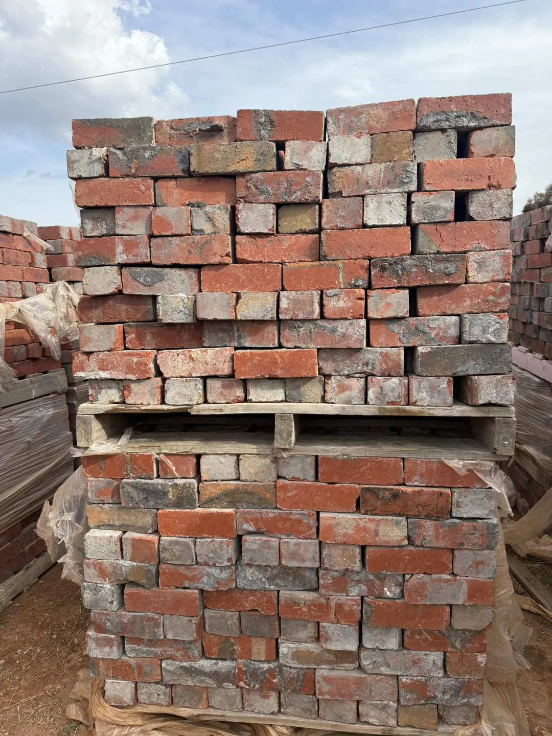 Red/Blue Clinkers at the Ali Recycled Bricks yard, photo 4