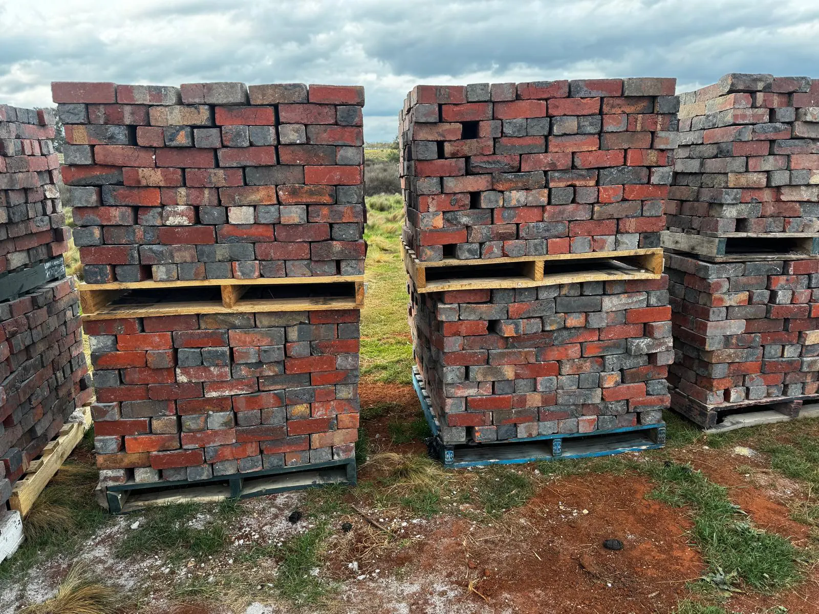 Red/Blue Clinkers at the Ali Recycled Bricks yard, photo 8